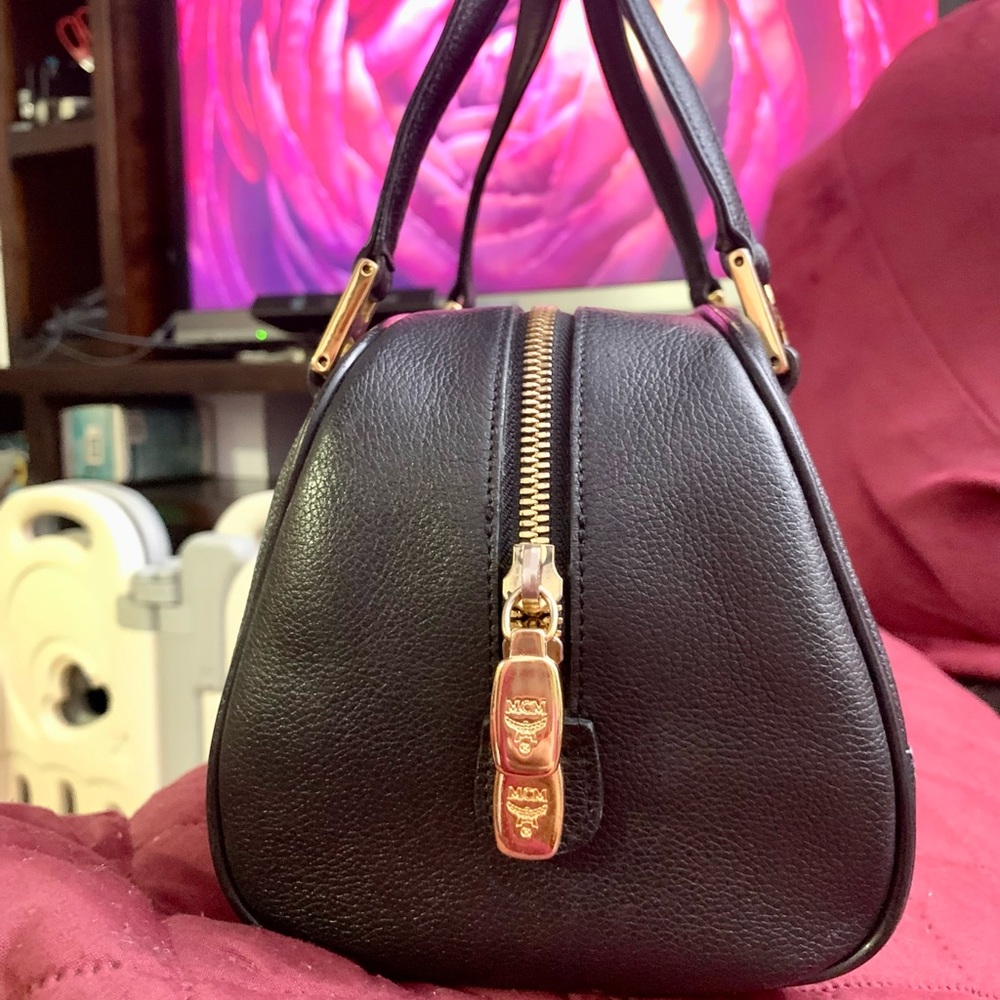 💯 Authentic MCM Gold Studded Handbag in Black Calf Leather - Picture 4 of 16